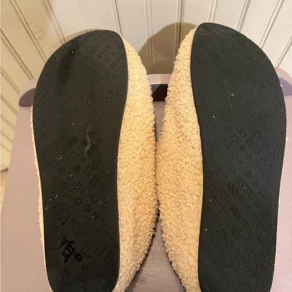 Bombas Beige Fleece Slippers - Picture 3 of 3